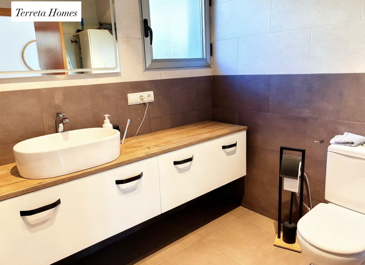 3 makuuhuone Omakotitalo myytävänä paikassa Turis mukana uima-altaan 
autotalli - 350 000 € (Ref: 9685774)