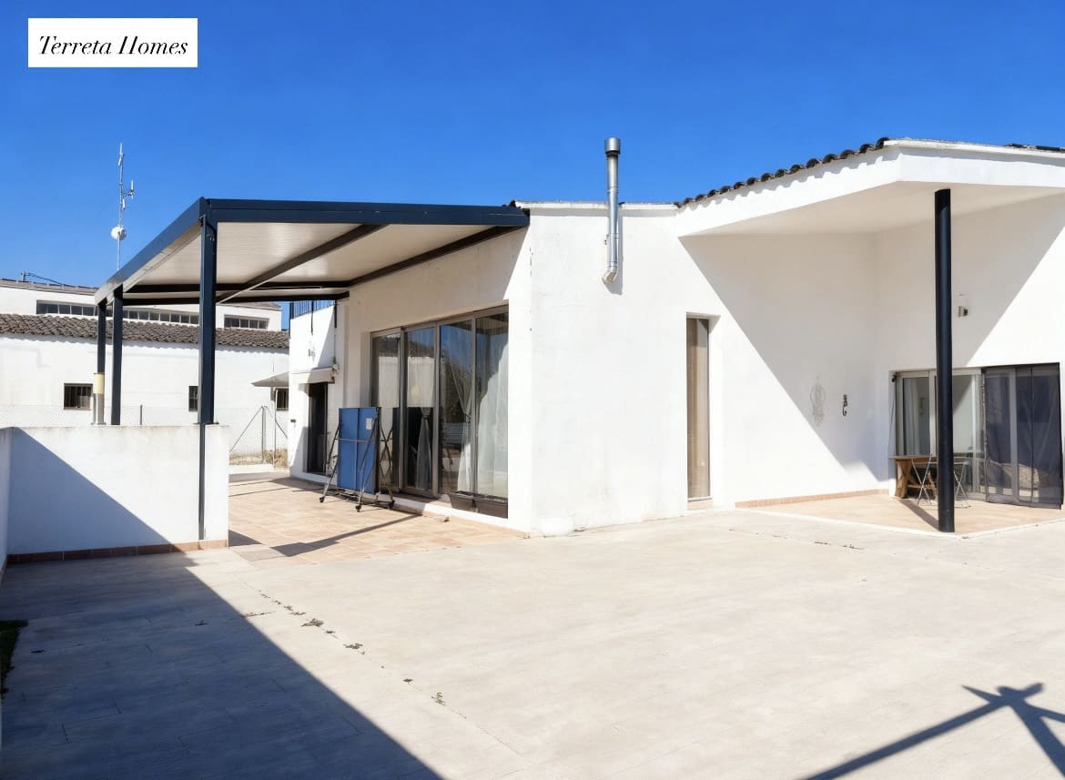 3 makuuhuone Omakotitalo myytävänä paikassa Turis mukana uima-altaan 
autotalli - 350 000 € (Ref: 9685774)