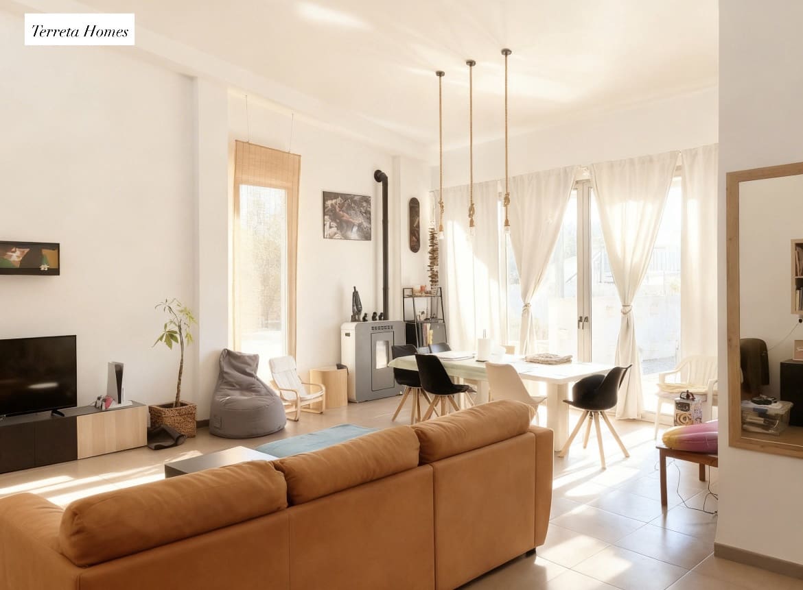 3 makuuhuone Omakotitalo myytävänä paikassa Turis mukana uima-altaan 
autotalli - 350 000 € (Ref: 9685774)