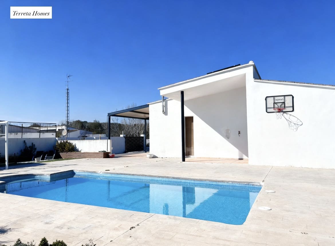 3 makuuhuone Omakotitalo myytävänä paikassa Turis mukana uima-altaan 
autotalli - 350 000 € (Ref: 9685774)