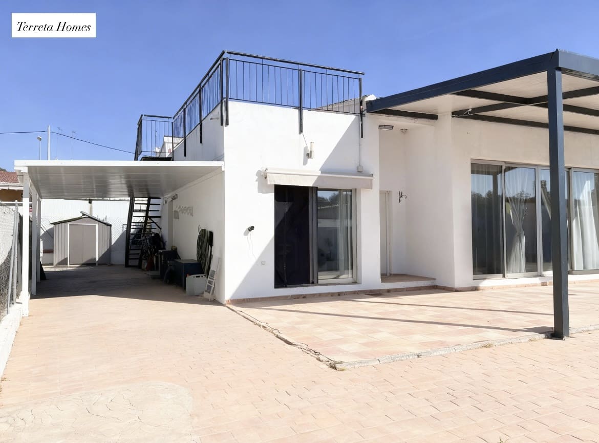 3 makuuhuone Omakotitalo myytävänä paikassa Turis mukana uima-altaan 
autotalli - 350 000 € (Ref: 9685774)