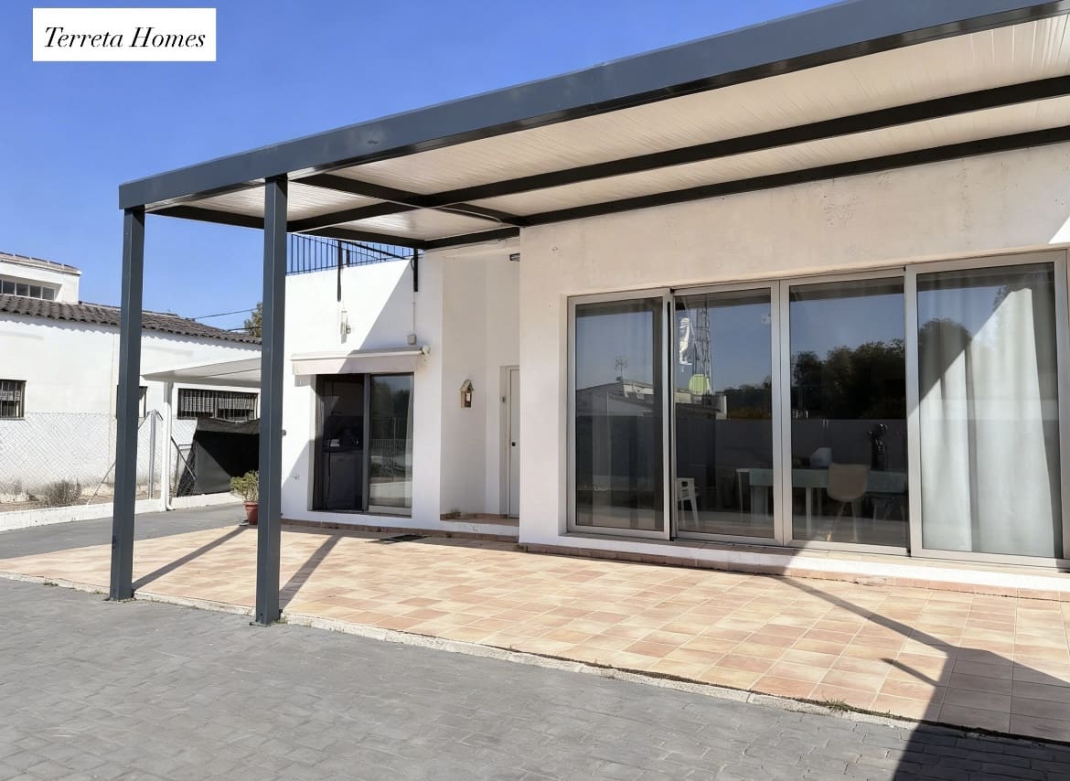 3 makuuhuone Omakotitalo myytävänä paikassa Turis mukana uima-altaan 
autotalli - 350 000 € (Ref: 9685774)