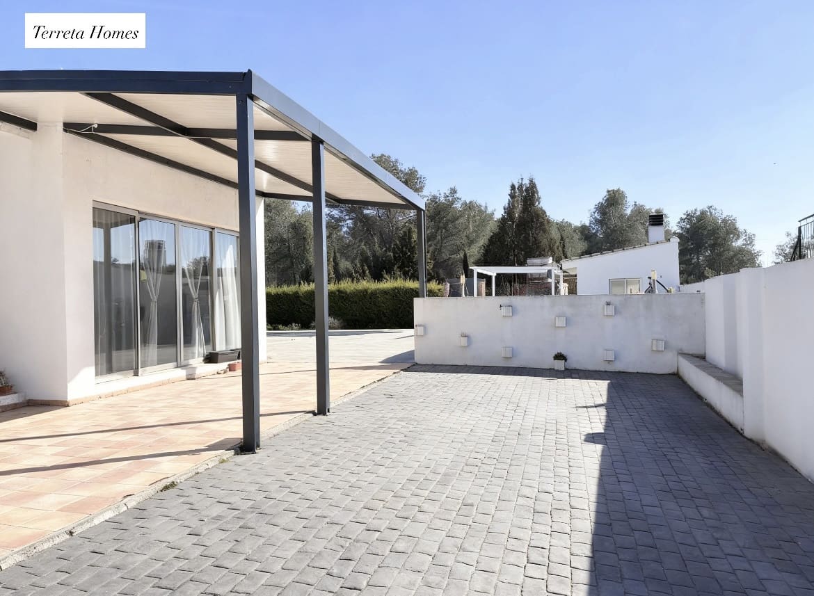 3 makuuhuone Omakotitalo myytävänä paikassa Turis mukana uima-altaan 
autotalli - 350 000 € (Ref: 9685774)