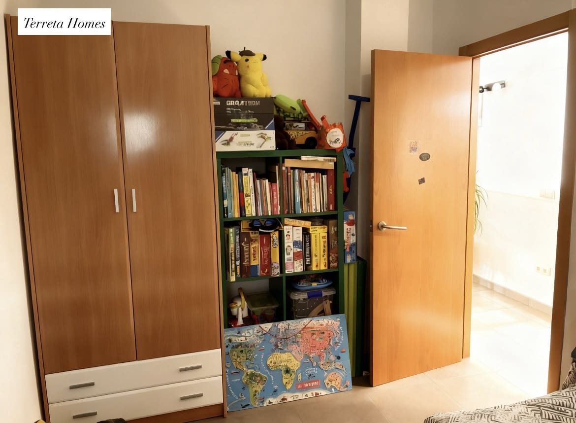 3 makuuhuone Omakotitalo myytävänä paikassa Turis mukana uima-altaan 
autotalli - 350 000 € (Ref: 9685774)