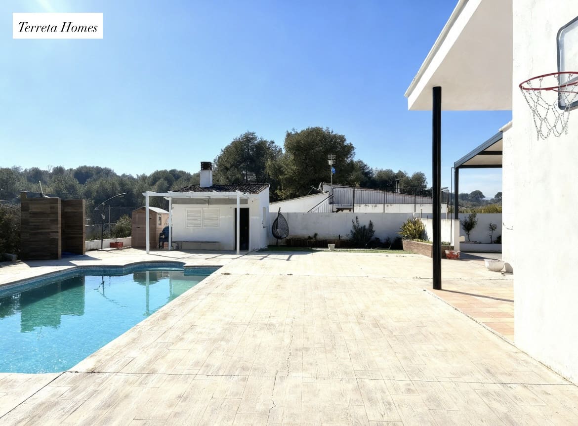 3 makuuhuone Omakotitalo myytävänä paikassa Turis mukana uima-altaan 
autotalli - 350 000 € (Ref: 9685774)