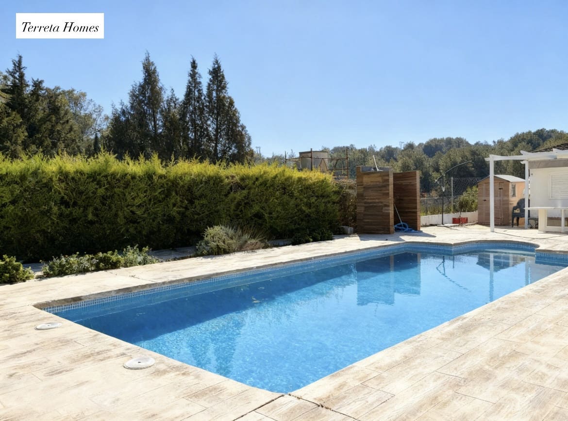 3 makuuhuone Omakotitalo myytävänä paikassa Turis mukana uima-altaan 
autotalli - 350 000 € (Ref: 9685774)