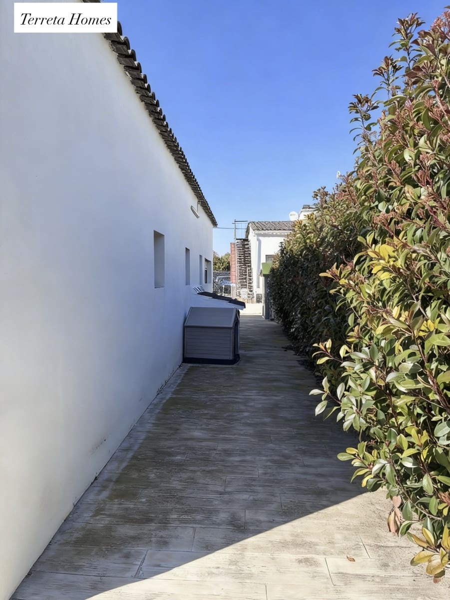 3 makuuhuone Omakotitalo myytävänä paikassa Turis mukana uima-altaan 
autotalli - 350 000 € (Ref: 9685774)