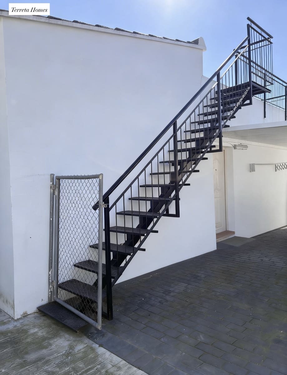 3 makuuhuone Omakotitalo myytävänä paikassa Turis mukana uima-altaan 
autotalli - 350 000 € (Ref: 9685774)