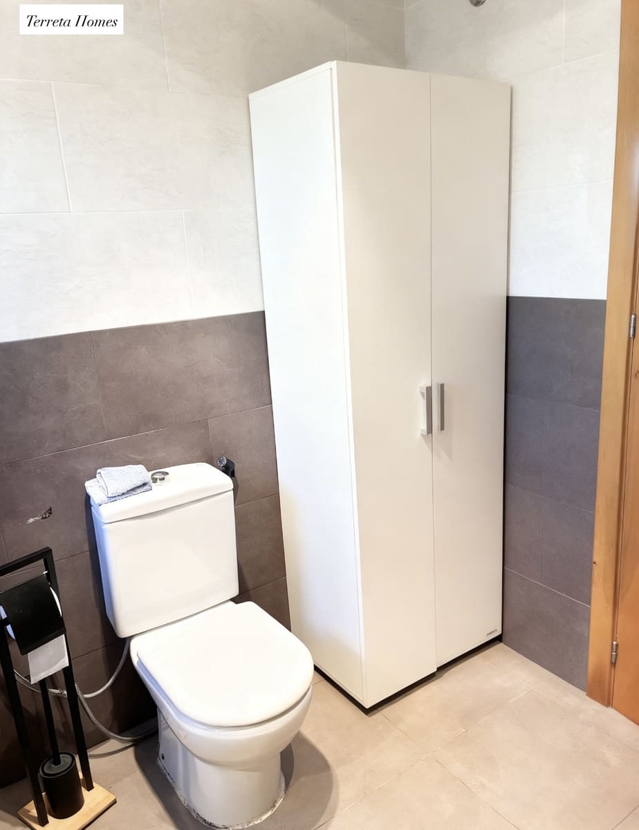 3 makuuhuone Omakotitalo myytävänä paikassa Turis mukana uima-altaan 
autotalli - 350 000 € (Ref: 9685774)