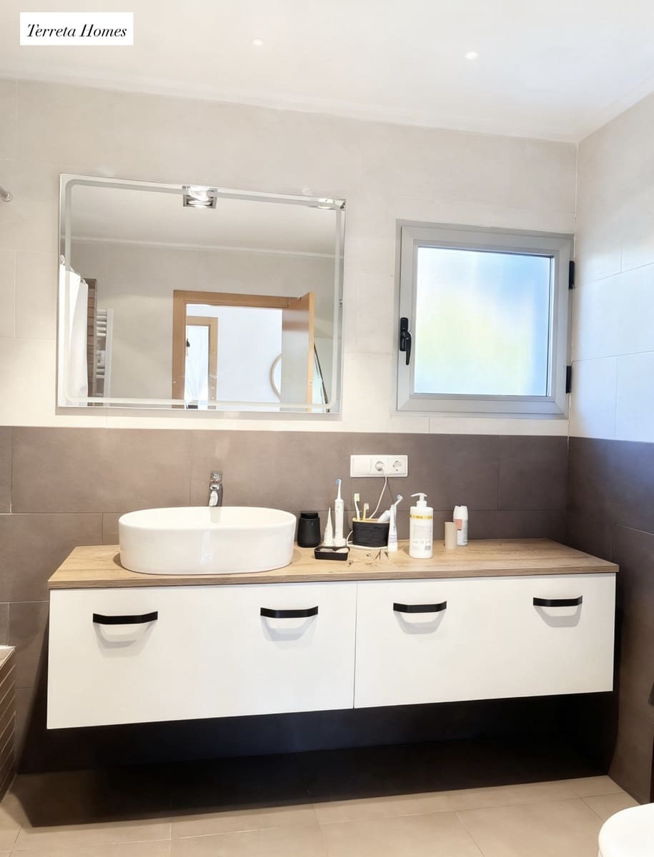 3 makuuhuone Omakotitalo myytävänä paikassa Turis mukana uima-altaan 
autotalli - 350 000 € (Ref: 9685774)