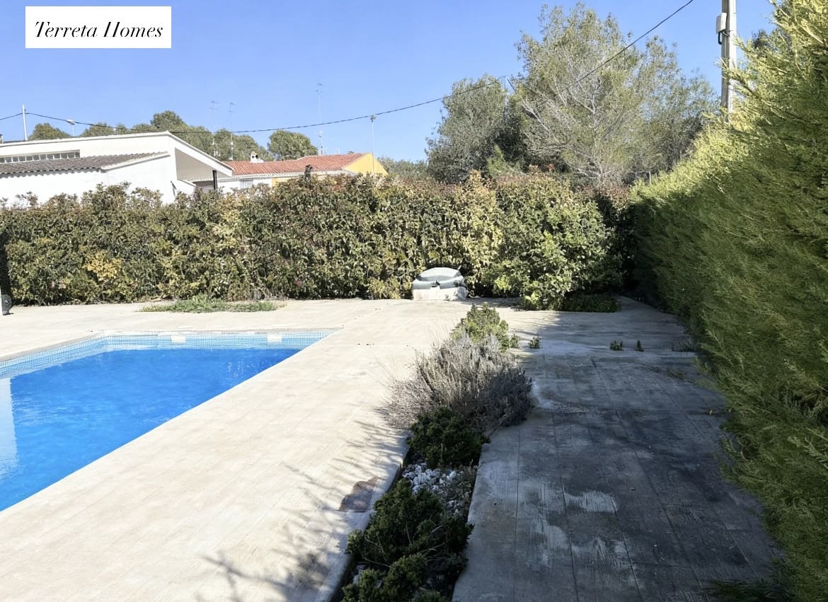 3 makuuhuone Omakotitalo myytävänä paikassa Turis mukana uima-altaan 
autotalli - 350 000 € (Ref: 9685774)