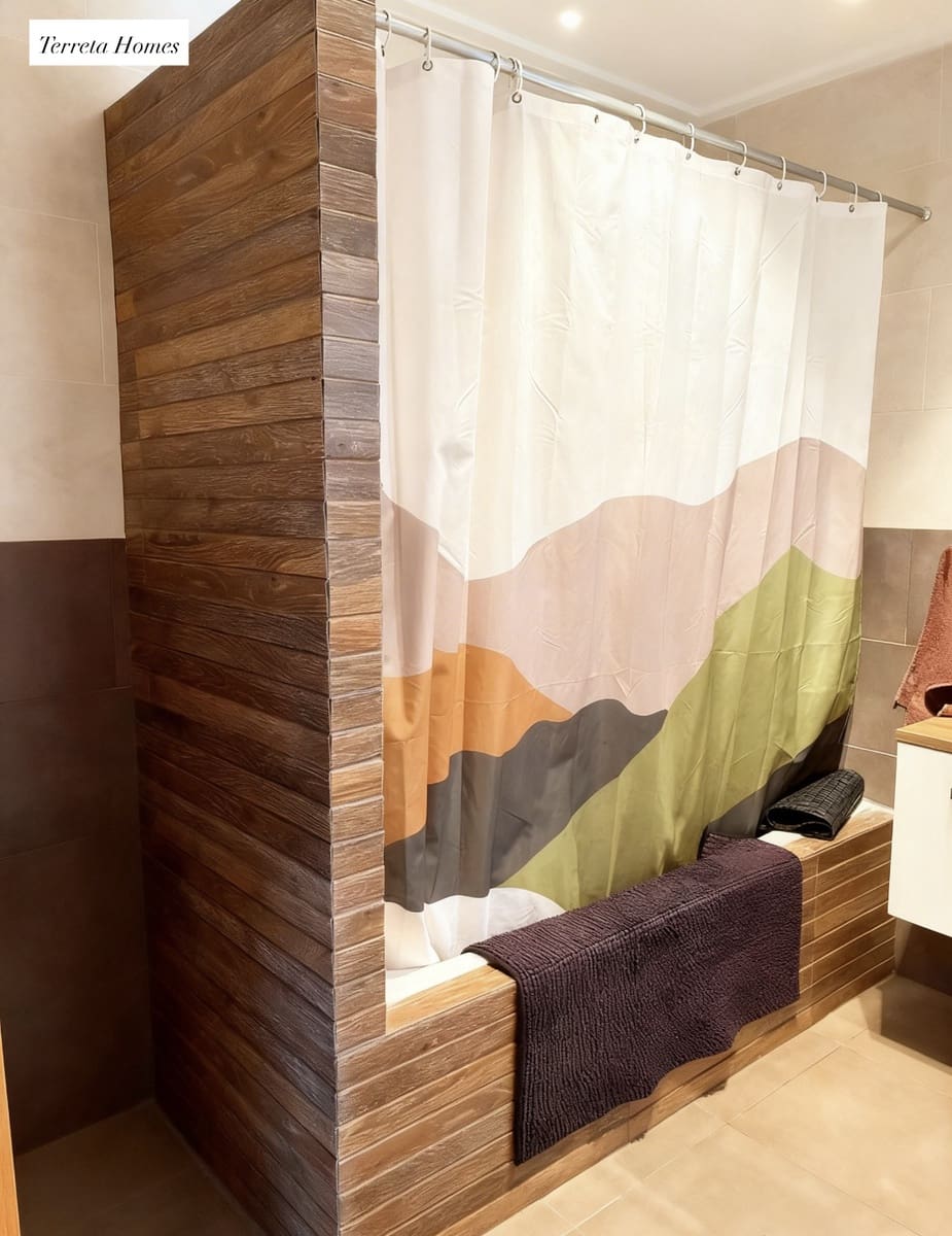 3 makuuhuone Omakotitalo myytävänä paikassa Turis mukana uima-altaan 
autotalli - 350 000 € (Ref: 9685774)