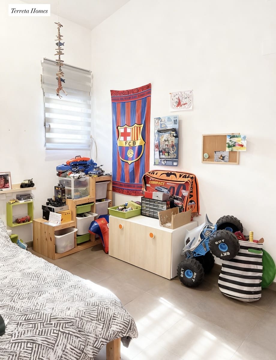 3 makuuhuone Omakotitalo myytävänä paikassa Turis mukana uima-altaan 
autotalli - 350 000 € (Ref: 9685774)