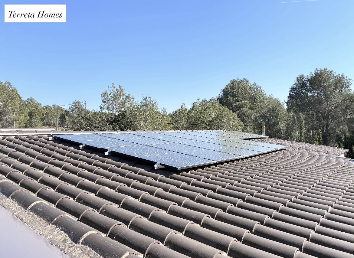 3 makuuhuone Omakotitalo myytävänä paikassa Turis mukana uima-altaan 
autotalli - 350 000 € (Ref: 9685774)