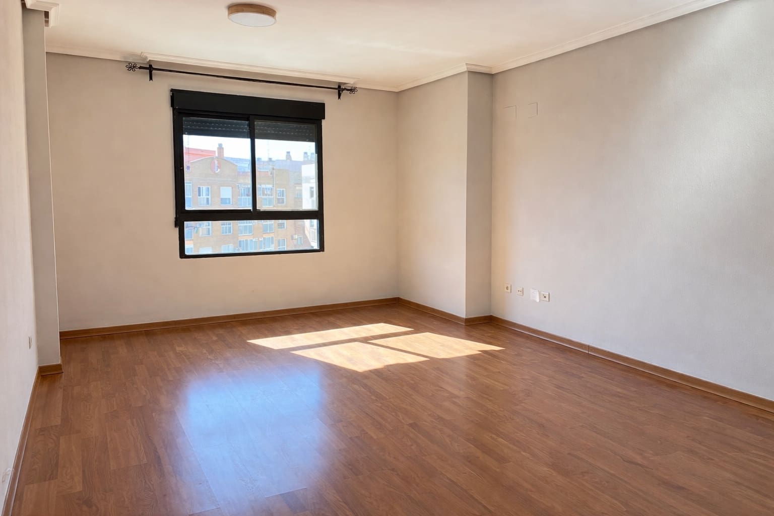 2 bedroom Flat for rent in Torrent - € 1,100 (Ref: 9705119)