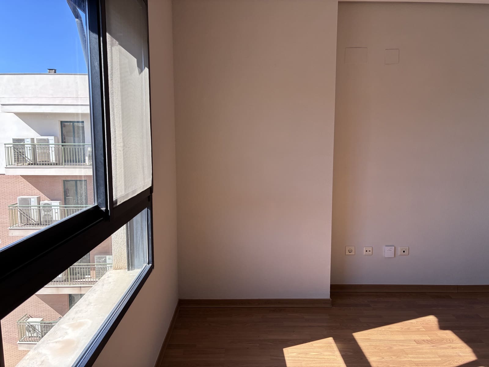 2 bedroom Flat for rent in Torrent - € 1,100 (Ref: 9705119)