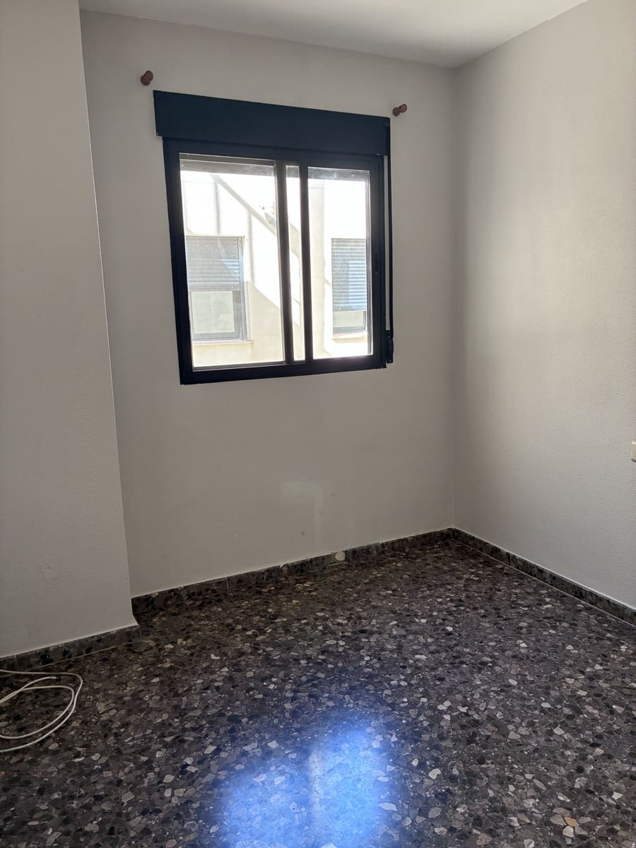 2 bedroom Flat for rent in Torrent - € 1,100 (Ref: 9705119)