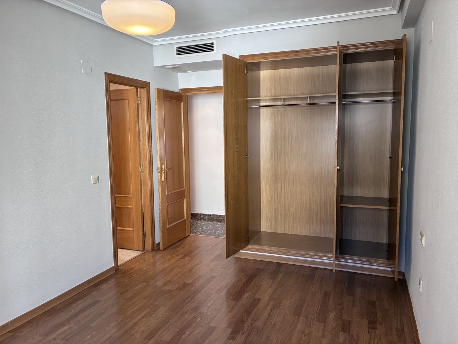 2 bedroom Flat for rent in Torrent - € 1,100 (Ref: 9705119)