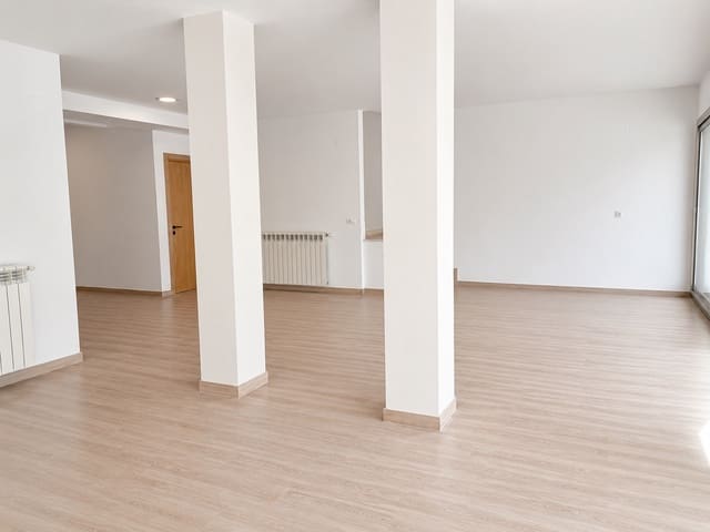 5 soverom Kjedet enebolig til salgs i Chiva med svømmebasseng garasje - € 420 000 (Ref: 9824552)