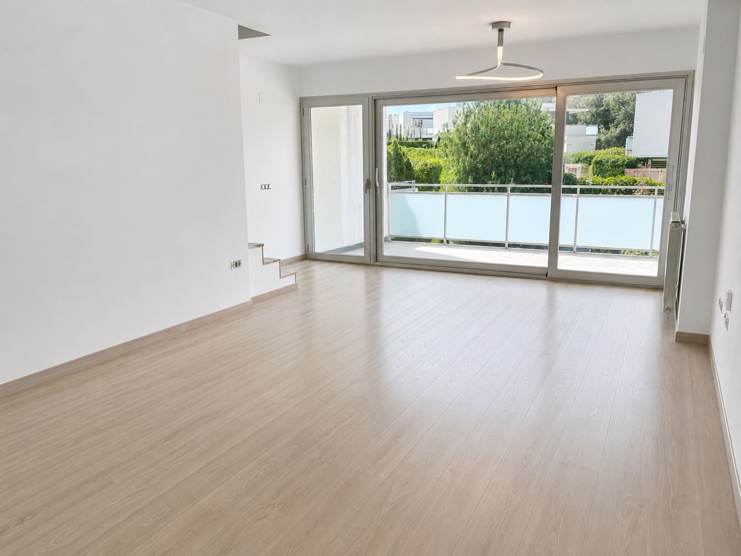 5 bedroom Semi-detached Villa for sale in Chiva with pool garage - € 420,000 (Ref: 9824552)