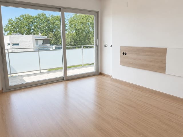 5 soverom Kjedet enebolig til salgs i Chiva med svømmebasseng garasje - € 420 000 (Ref: 9824552)