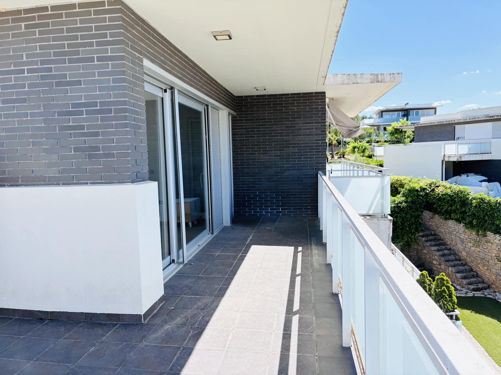 5 bedroom Semi-detached Villa for sale in Chiva with pool garage - € 420,000 (Ref: 9824552)