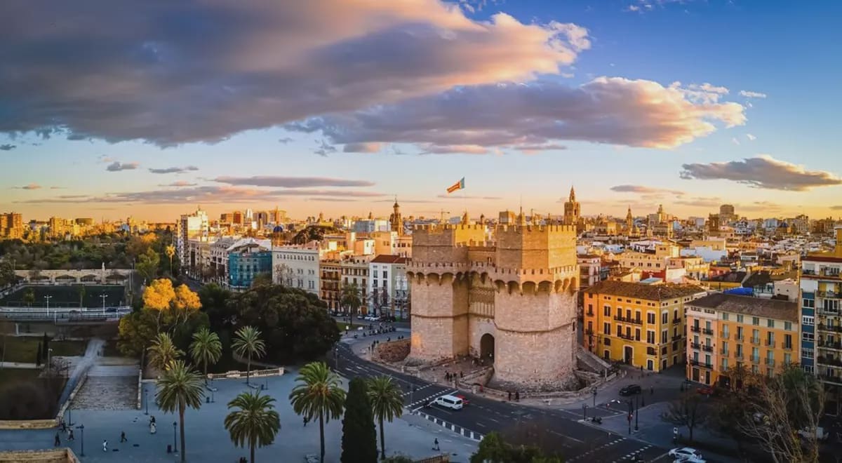 3 bedroom Flat for sale in Valencia city - € 950,000 (Ref: 9824582)