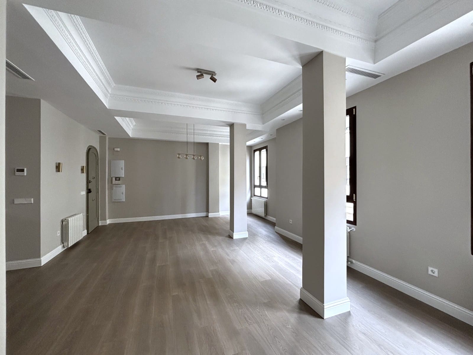 3 bedroom Flat for sale in Valencia city - € 950,000 (Ref: 9824582)