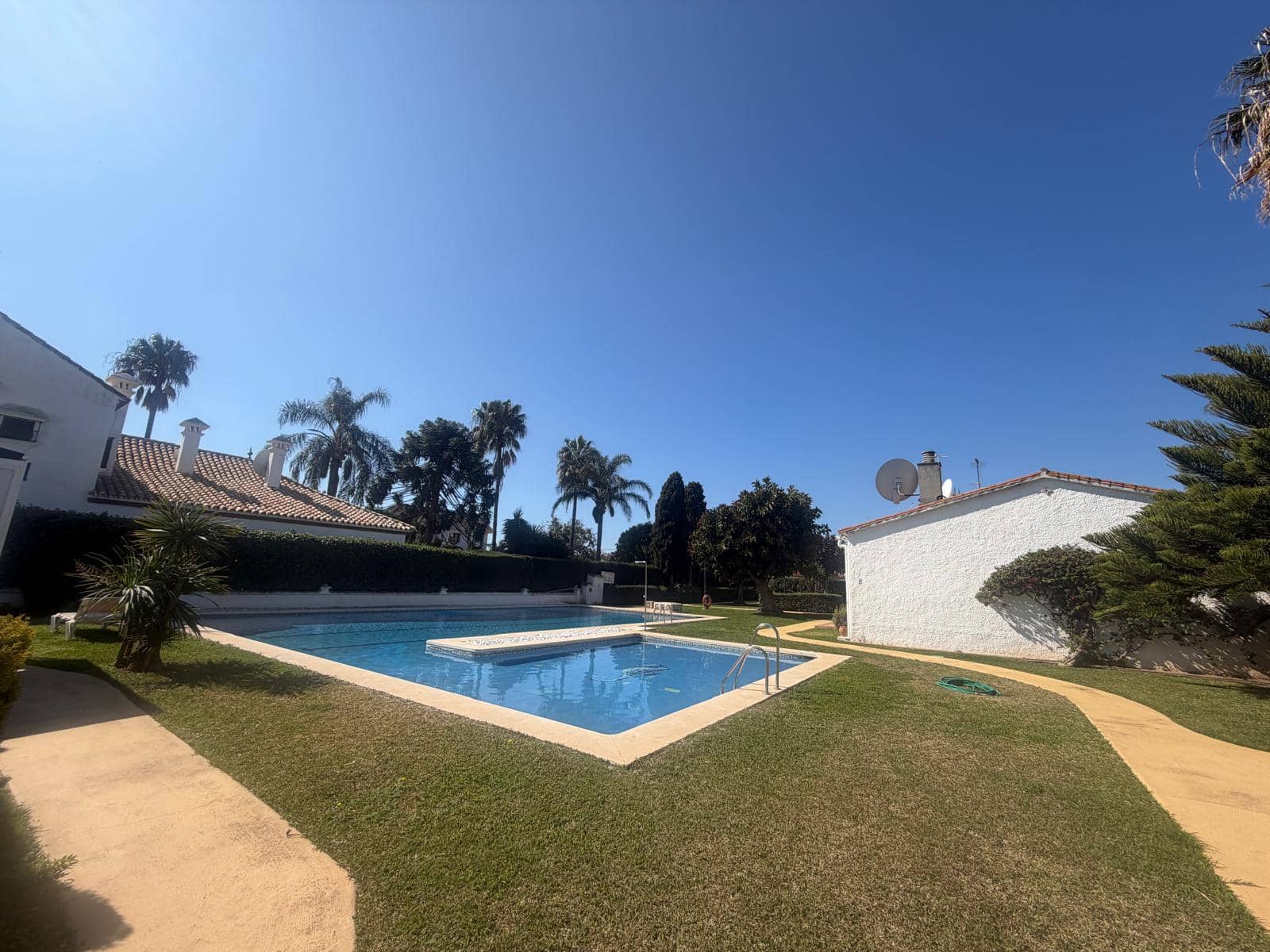 2 chambre Villa/Maison Mitoyenne à vendre à San Pedro de Alcantara avec piscine - 490 000 € (Ref: 9795664)