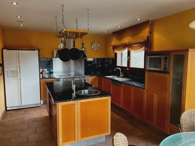 4 slaapkamer Villa te koop in Bescano met garage - € 1.090.000 (Ref: 9849992)