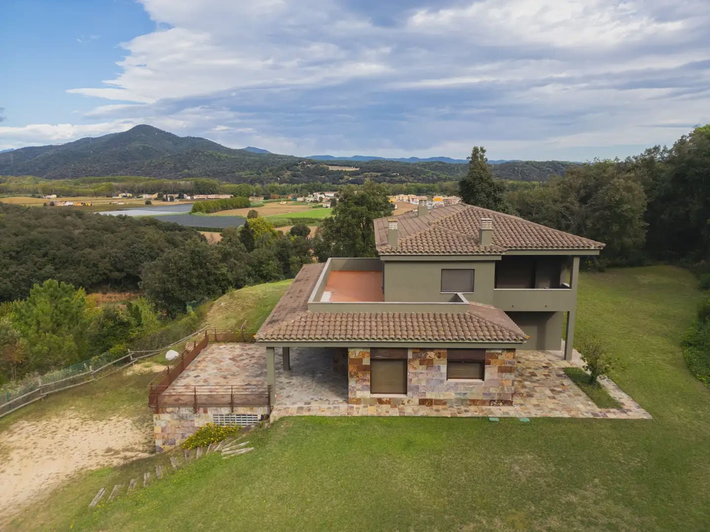 4 slaapkamer Villa te koop in Bescano met garage - € 1.090.000 (Ref: 9849992)