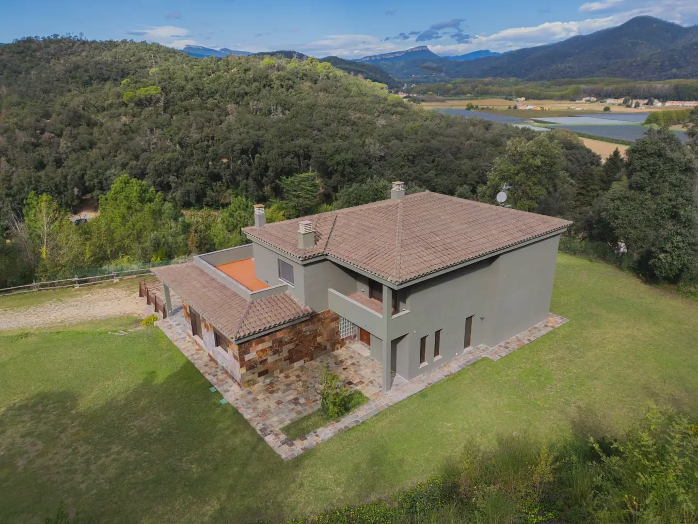 4 slaapkamer Villa te koop in Bescano met garage - € 1.090.000 (Ref: 9849992)