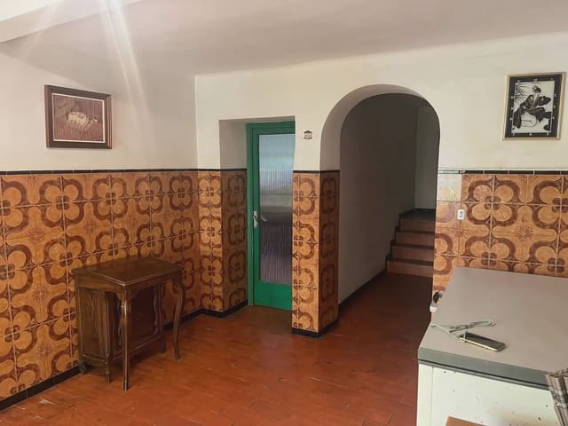 10 soveværelse Finca/Landehus til salg i Bescanó med garage - € 250.000 (Ref: 9850002)