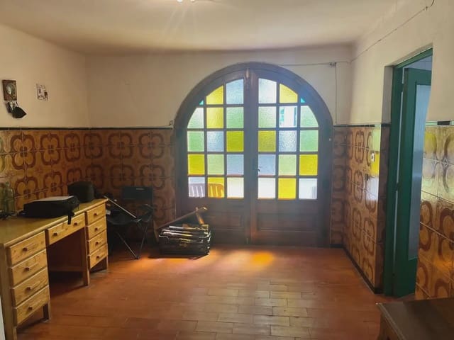 10 soveværelse Finca/Landehus til salg i Bescanó med garage - € 250.000 (Ref: 9850002)