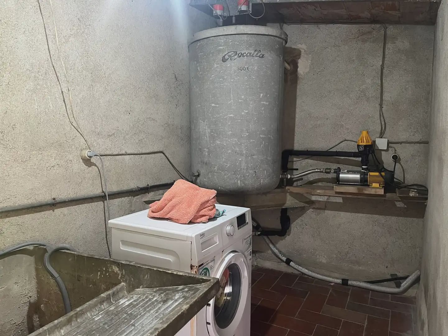 10 soveværelse Finca/Landehus til salg i Bescano med garage - € 250.000 (Ref: 9850002)