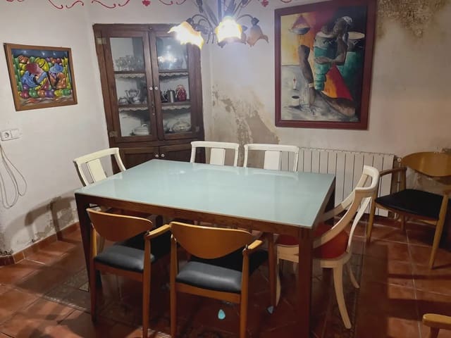 6 bedroom Semi-detached Villa for sale in Bescanó with pool garage - € 350,000 (Ref: 9850008)