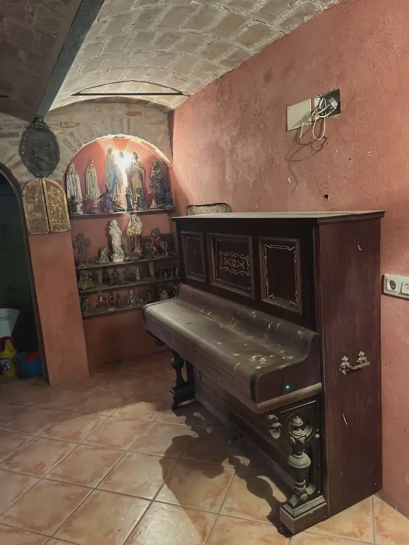 6 bedroom Semi-detached Villa for sale in Bescano with pool garage - € 350,000 (Ref: 9850008)
