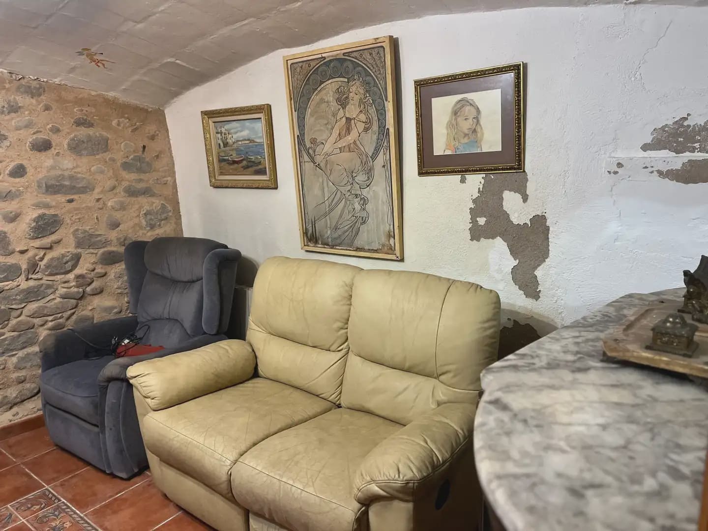 6 bedroom Semi-detached Villa for sale in Bescano with pool garage - € 350,000 (Ref: 9850008)
