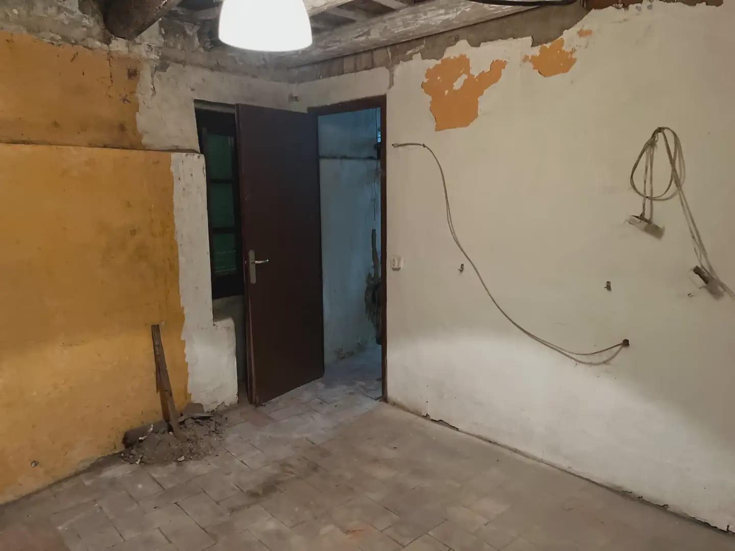 6 bedroom Semi-detached Villa for sale in Bescano with pool garage - € 350,000 (Ref: 9850008)
