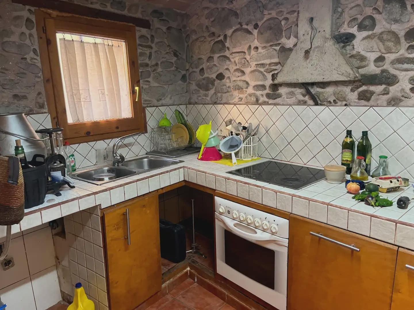 6 bedroom Semi-detached Villa for sale in Bescano with pool garage - € 350,000 (Ref: 9850008)