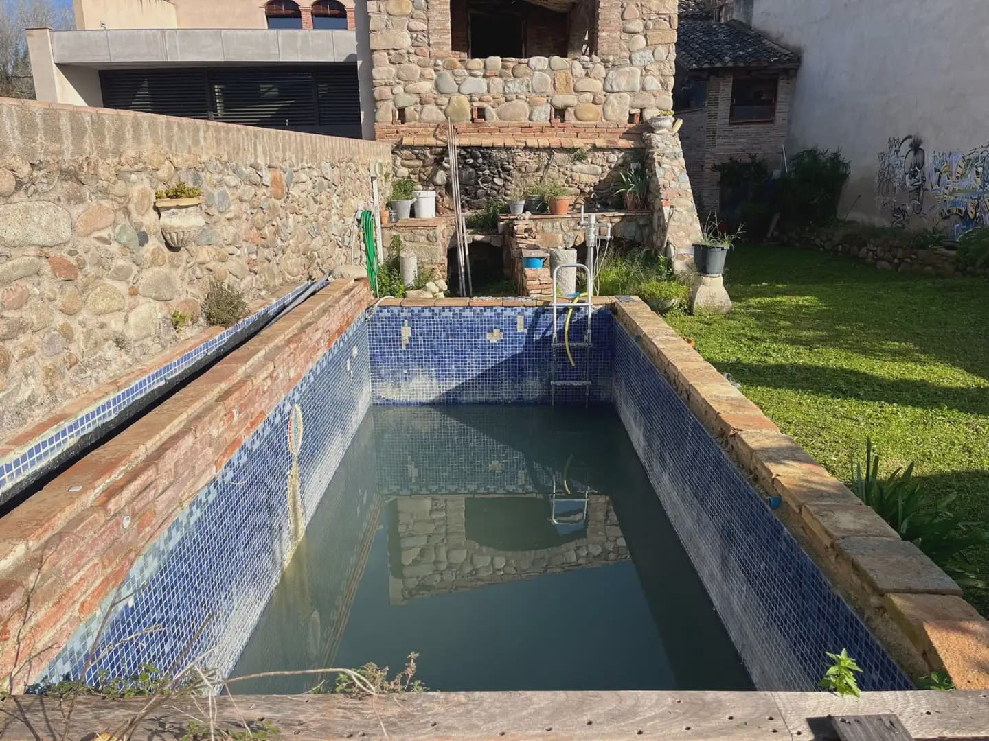 6 bedroom Semi-detached Villa for sale in Bescano with pool garage - € 350,000 (Ref: 9850008)