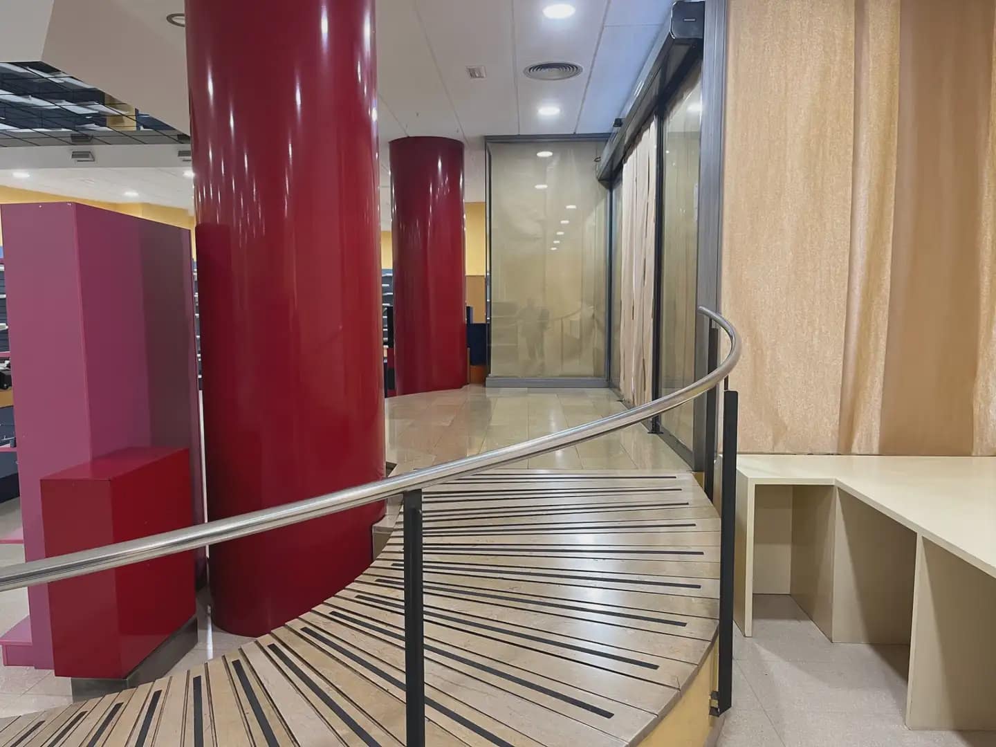 Commercial for sale in Girona city - € 743,000 (Ref: 9850016)