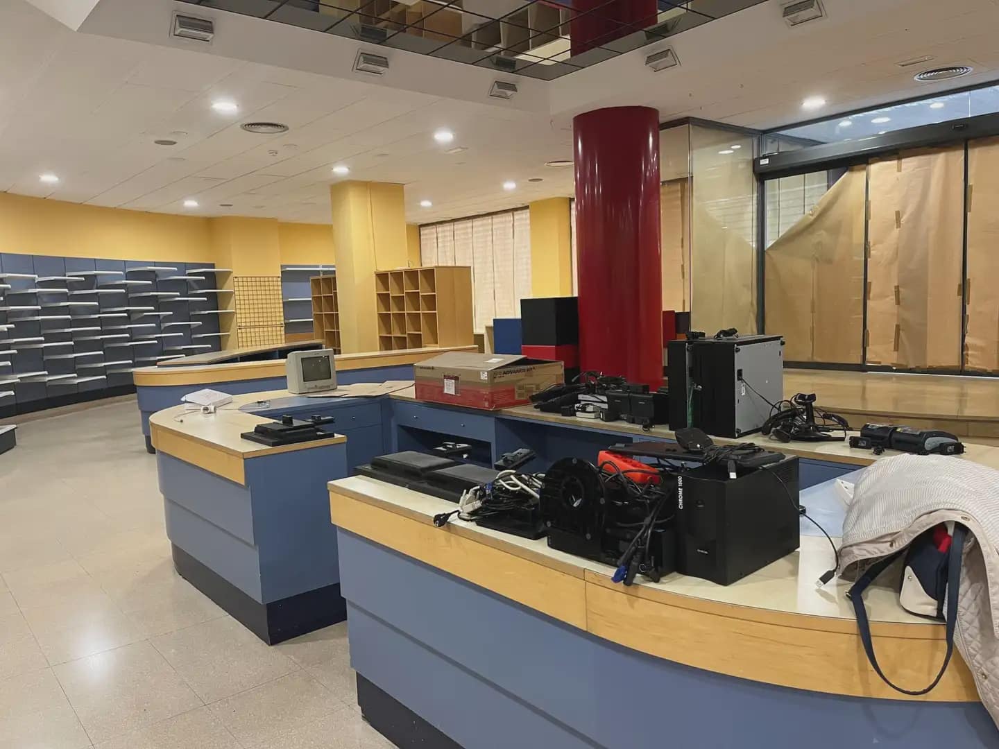 Commercial for sale in Girona city - € 743,000 (Ref: 9850016)