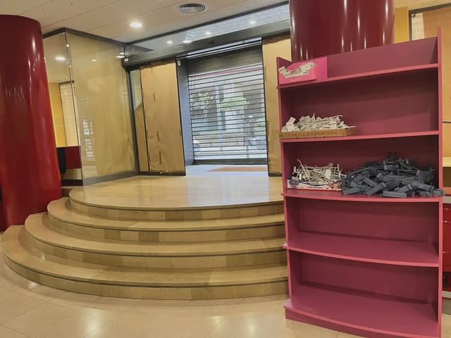 Commercial for sale in Girona city - € 743,000 (Ref: 9850016)