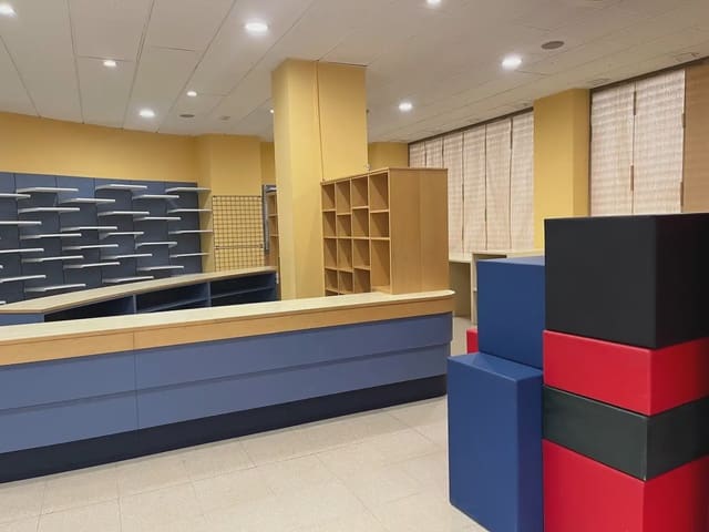 Commercial for sale in Girona city - € 743,000 (Ref: 9850016)