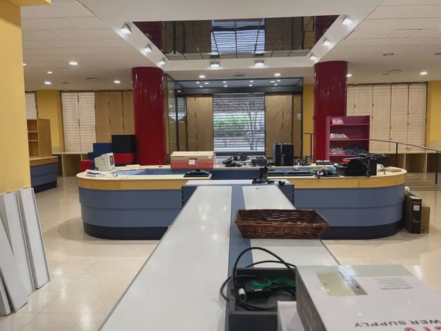 Commercial for sale in Girona city - € 743,000 (Ref: 9850016)