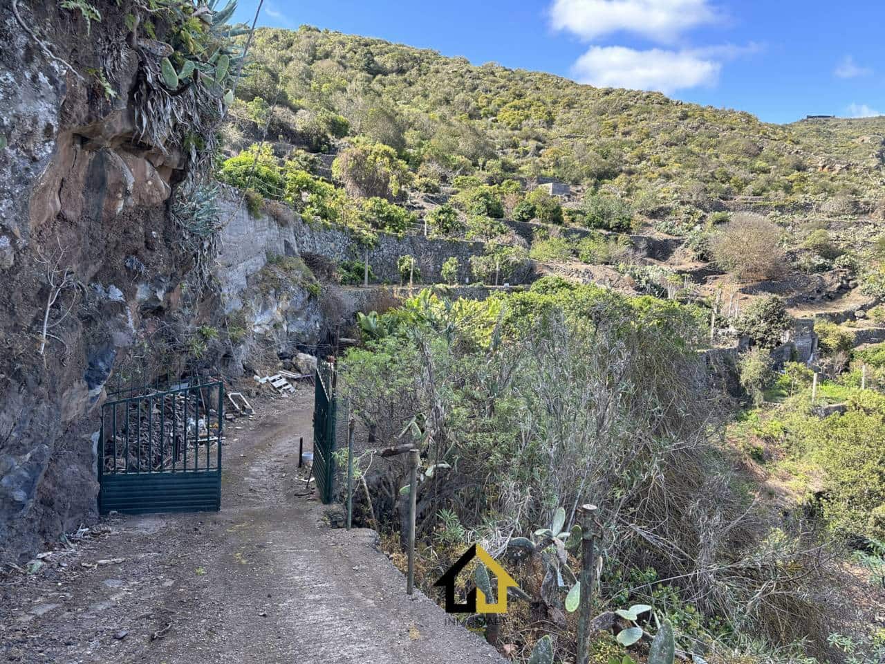 Grunde uden byggetilladelser til salg i El Tanque - € 250.000 (Ref: 9618549)