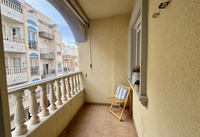 3 makuuhuone Huoneisto myytävänä paikassa Torrevieja - 169 000 € (Ref: 9610275)