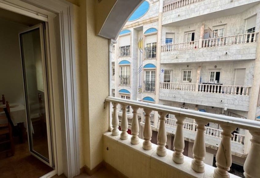 3 makuuhuone Huoneisto myytävänä paikassa Torrevieja - 169 000 € (Ref: 9610275)