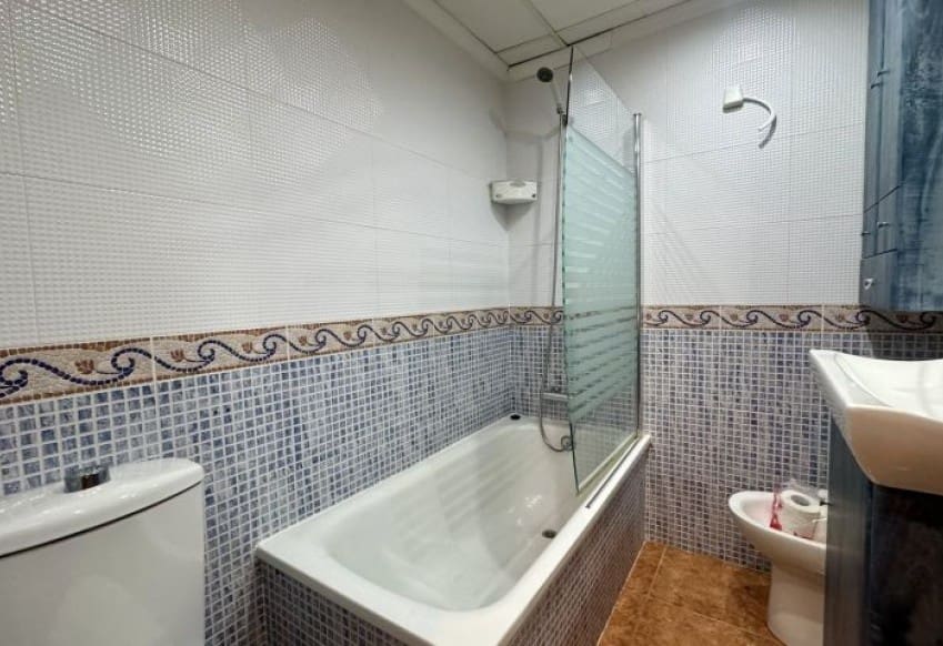 3 makuuhuone Huoneisto myytävänä paikassa Torrevieja - 169 000 € (Ref: 9610275)